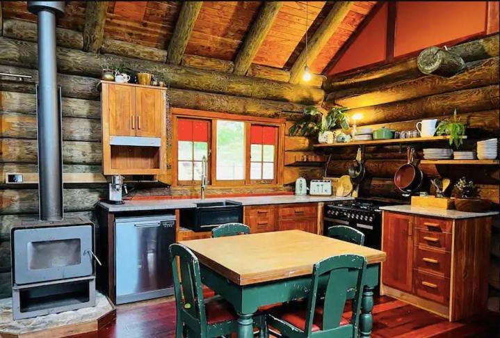 Coromandel Secluded Log Cabin Retreat Hikuai Bagian luar foto