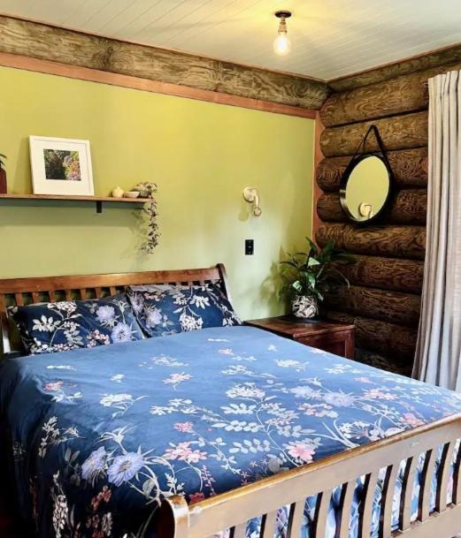 Coromandel Secluded Log Cabin Retreat Hikuai Bagian luar foto